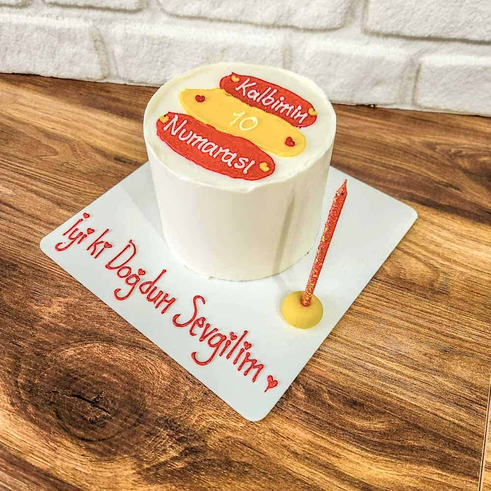 Kalbimin 10 Numarası Yazılı Pasta