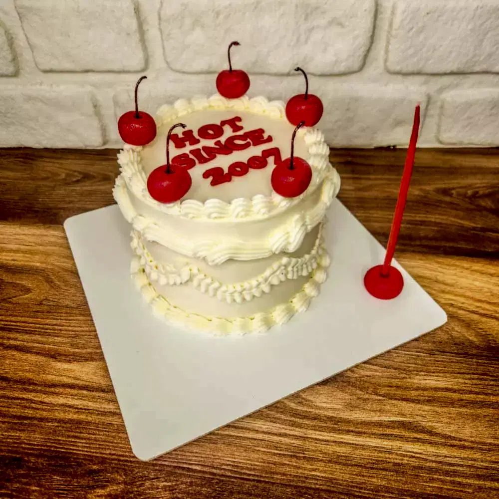 Kirazlı Vintage Yazılı Pasta