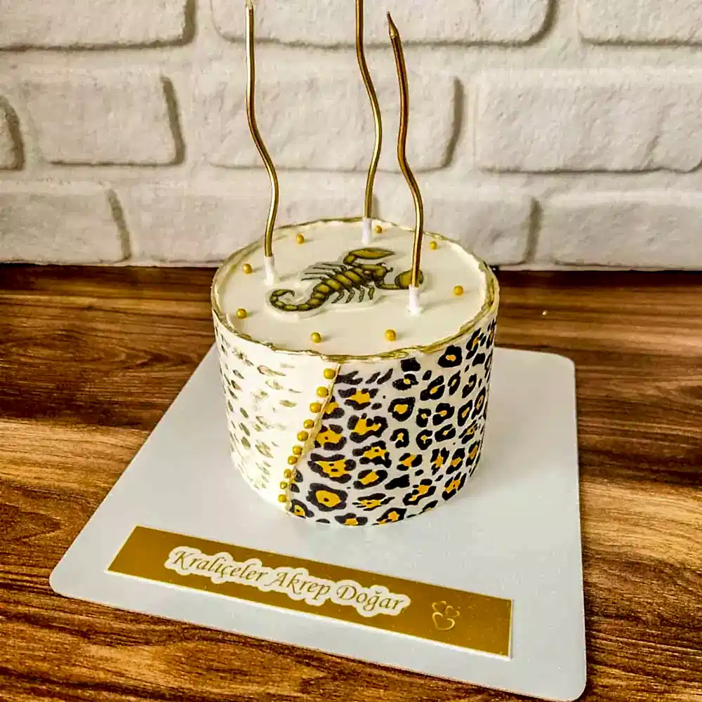 Leopar Desenli Akrepli Yazılı Pasta