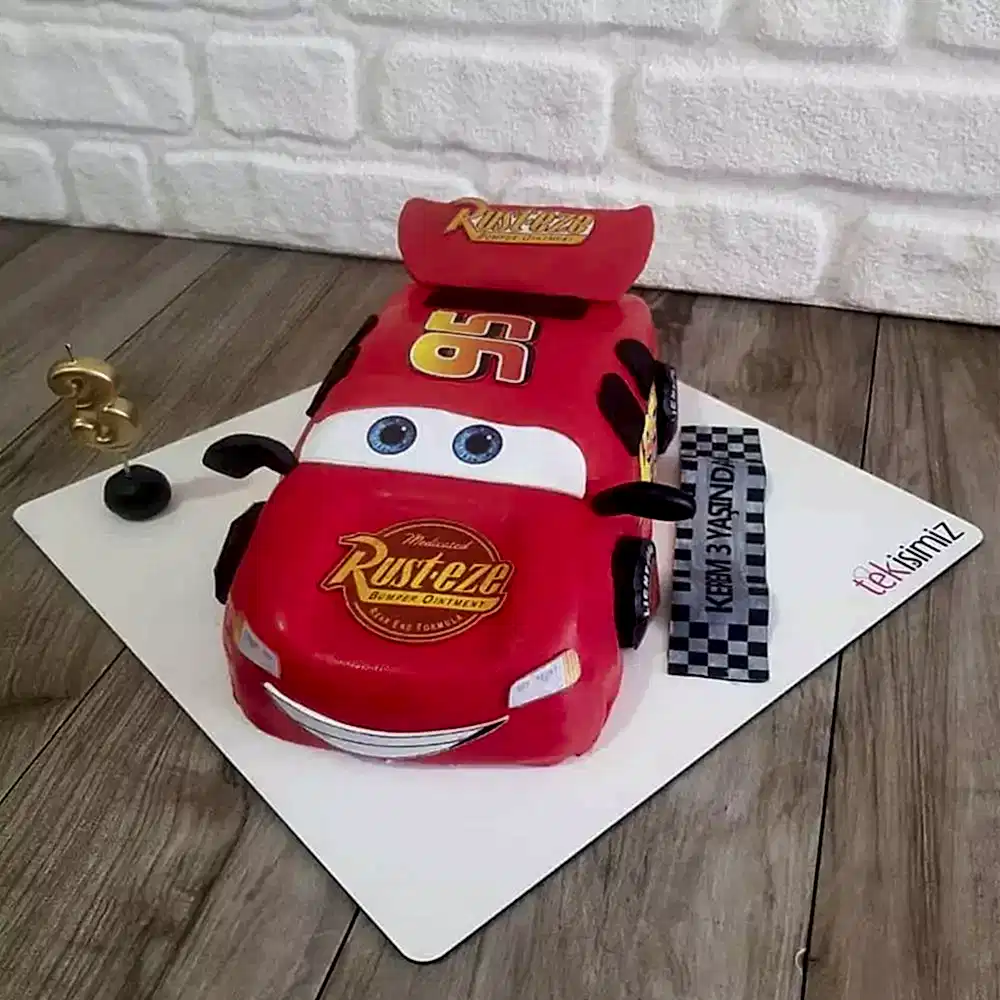 Özel Tasarım Şimşek McQueen Pasta ile kişiye özel butik pastalar